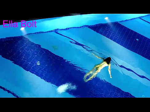 ❤️ මට නැරඹීම නැවැත්විය නොහැක, තරුණ රන්වන්තිය ELLA BOLT නිවාඩු නිකේතනයේ තටාකයේ නිරුවතින් පිහිනීමට හසු විය ❌ Fucking අප වෙත  ﹏