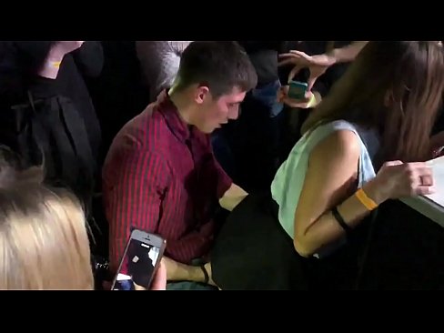 ❤️ රුසියානු රාත්‍රී සමාජ ශාලාවක සැබෑ ලිංගිකත්වය. 18 හැවිරිදි රුසියානු තරුණියක් ගුද මාර්ගයේ සහ යෝනි මාර්ගයේ රාත්‍රී සමාජ ශාලාවක කෙලවා ඇත ❌ Fucking අප වෙත  ﹏